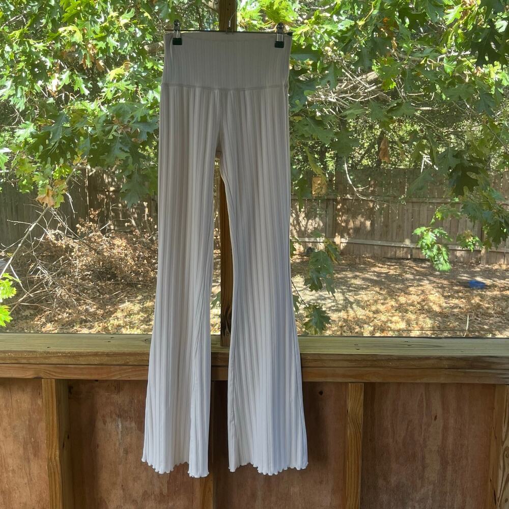 Offline By Aerie Women's Cream Ribbed Hi Rise Flare Leggings Size S